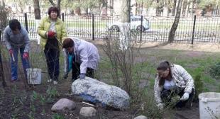 Ректорат, студенты и сотрудники университета приняли участие в Республиканском субботнике