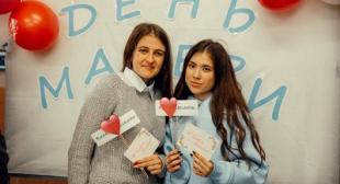 Активисты студенческого совета провели акцию «Мамочка любимая моя»