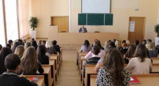 Александр Иванович Жук встретился со студентами