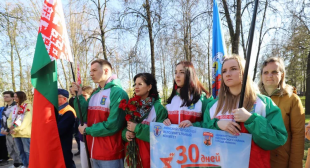 Информационный городской портал «Минск-Новости». Фотофакт. Трудовой десант высадился в сквере им. Жукова