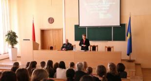 Диалоговая площадка заместителя начальника УВД администрации Октябрьского района г. Минска по идеологической работе и кадровому обеспечению со студентами