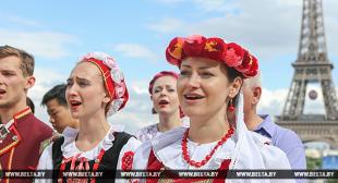 Фоторепортаж: Гимн Беларуси спели в центре Парижа