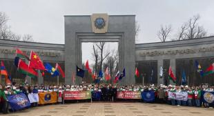  Газета «Настаўніцкая газета». Более чем 250 студентов и преподавателей примут участие в интернациональном 60-м «Звездном походе»