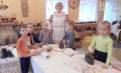 Газета «Настаўніцкая газета. Постигнуть и узнать свои корни