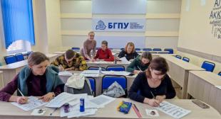 Газета «Настаўніцкая газета». Танец пяра на паперы: унікальная методыка — графарытміка — дапамагае навучыць пісаць дзяцей і выправіць почырк