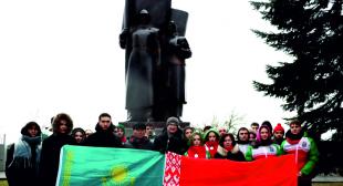 Газета «Пламень». Представители Звездного похода приняли участие в митинге на площади Бессмертия в Столбцах