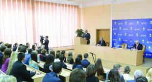 Газета «Знамя юности», «Теория без практики суха»