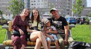 Информационный городской портал «Минск-Новости». «Привез шашлык, плов и сало». Понаблюдали, как студенты БГПУ заселяются в общежитие
