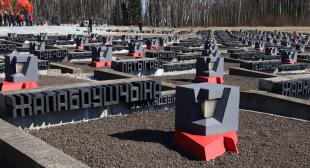 Сотрудники и студенты БГПУ приняли участие в возложении цветов в мемориальном комплексе «Хатынь»