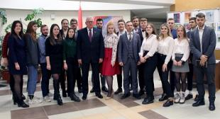 Министр образования встретился со студенческой молодежью