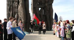 Митинг-реквием памяти жертв фашизма прошел в мемориальном комплексе «Врата памяти» на месте концентрационного лагеря Малый Тростенец