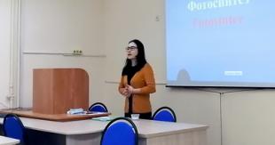 На факультете естествознания провели лекцию на 2 языках