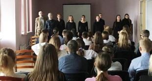 Народны літаратурны тэатр «Жывое слова» працягвае паказваць кампазіцыю «Аб чым маё сэрца» да 140-годдзя з дня нараджэння Якуба Коласа