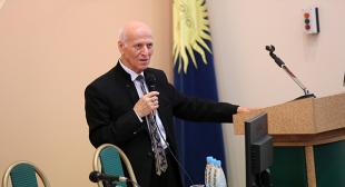 Педагог-гуманист, профессор Шалва Амонашвили провел лекцию для студентов БГПУ