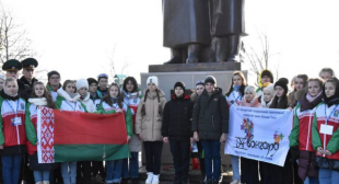 Портал mlyn.by. Студенты из Беларуси и Узбекистана прибыли со «Звездным походом» в Столбцовский район