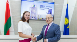 Портал sb.by. Ректор БГПУ поздравил сотого абитуриента-педклассовца