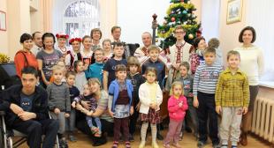 Предновогоднее поздравление от участников народного ансамбля 