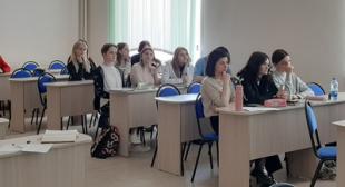 Преподаватель и студенты факультета естествознания выступили на заседании ботанического кружка «Поиск»
