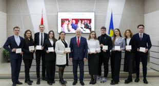 Президент Республики Беларусь передал для студентов БГПУ, участников Республиканского новогоднего бала для молодежи, памятные сувениры