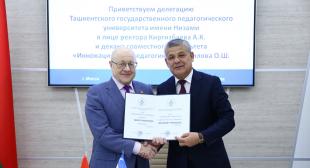 Ректор БГПУ Александр Иванович Жук стал почётным профессором Ташкентского государственного педагогического университета им. Низами