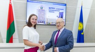 Ректор БГПУ поздравил 100-го абитуриента-педклассовца