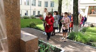 Церемония возложения цветов к памятнику студентам и преподавателям, погибшим в годы Великой Отечественной войны
