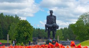 Торжественное награждение студенческого отряда «Багратион» БГПУ в мемориальном комплексе «Хатынь»