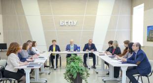 Информационное городское агентство Минск-Новости. 80 % выпускников – для Минска и его области. Как распределяли будущих учителей начальных классов