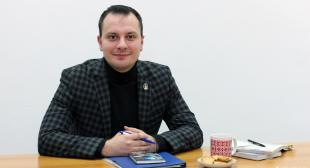 «Важный совет при изучении истории – не зубрить. Постарайтесь прочувствовать то, что читаете»,  –  заместитель декана истфака БГПУ Александр Юдинец об историческом образовании.