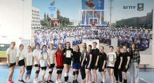 Завершились соревнования по волейболу среди студентов, проживающих в общежитиях БГПУ